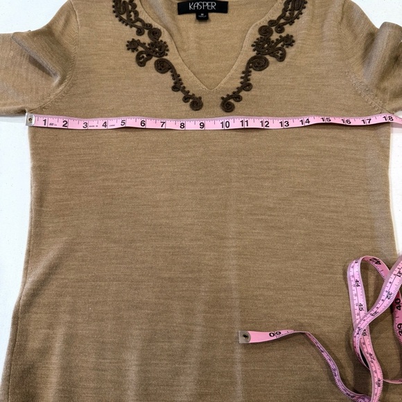 Vintage 1980’s Kasper Sweater Wool Blend V-neck Scroll Embroidery Taupe Size Med - Picture 3 of 10